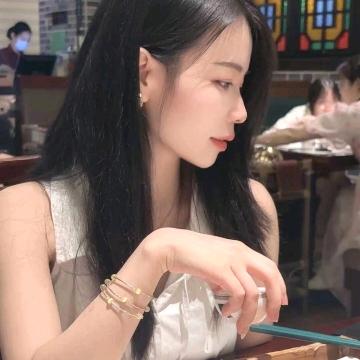栀茵